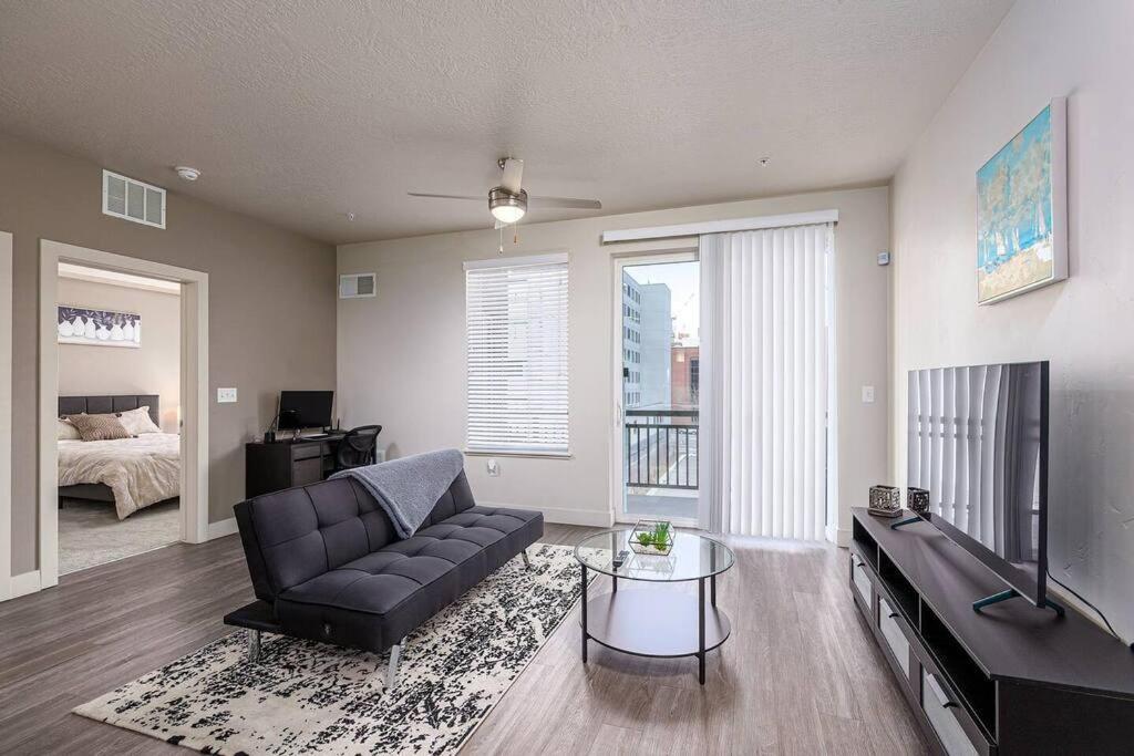Ferienwohnung Modern 1B Downtown Slc With Wfh Setup, Gym, Fast Wi-Fi, Pool Salt Lake City Exterior foto