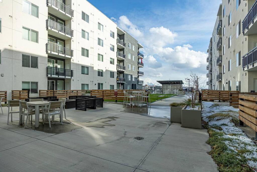 Ferienwohnung Modern 1B Downtown Slc With Wfh Setup, Gym, Fast Wi-Fi, Pool Salt Lake City Exterior foto