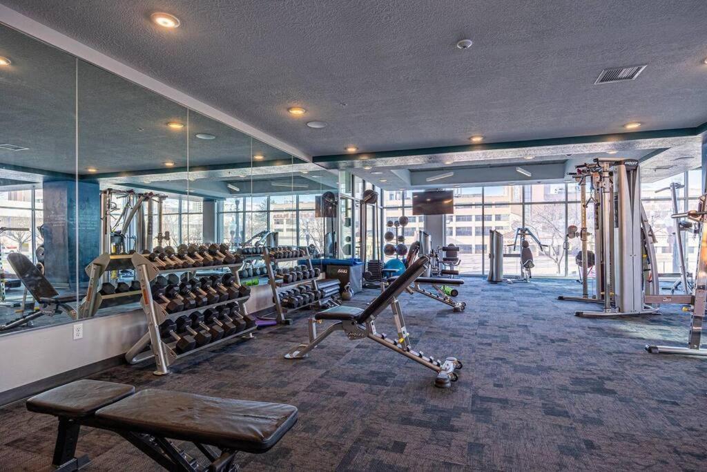 Ferienwohnung Modern 1B Downtown Slc With Wfh Setup, Gym, Fast Wi-Fi, Pool Salt Lake City Exterior foto